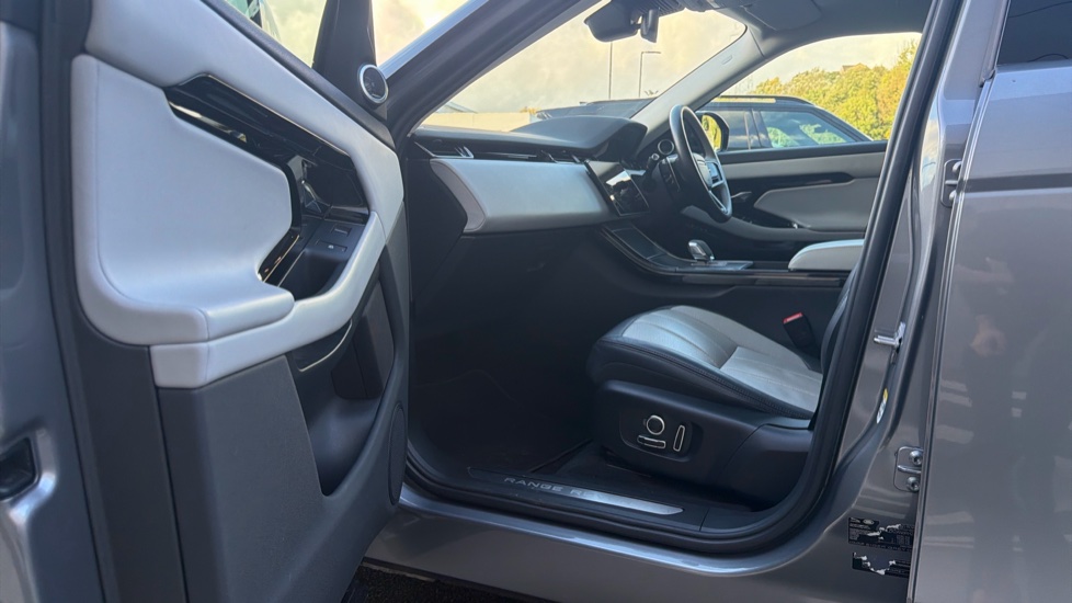 Land Rover Range Rover Evoque 2.0 D200 Dynamic HSE 5dr Auto Diesel Hatchback - Image 28