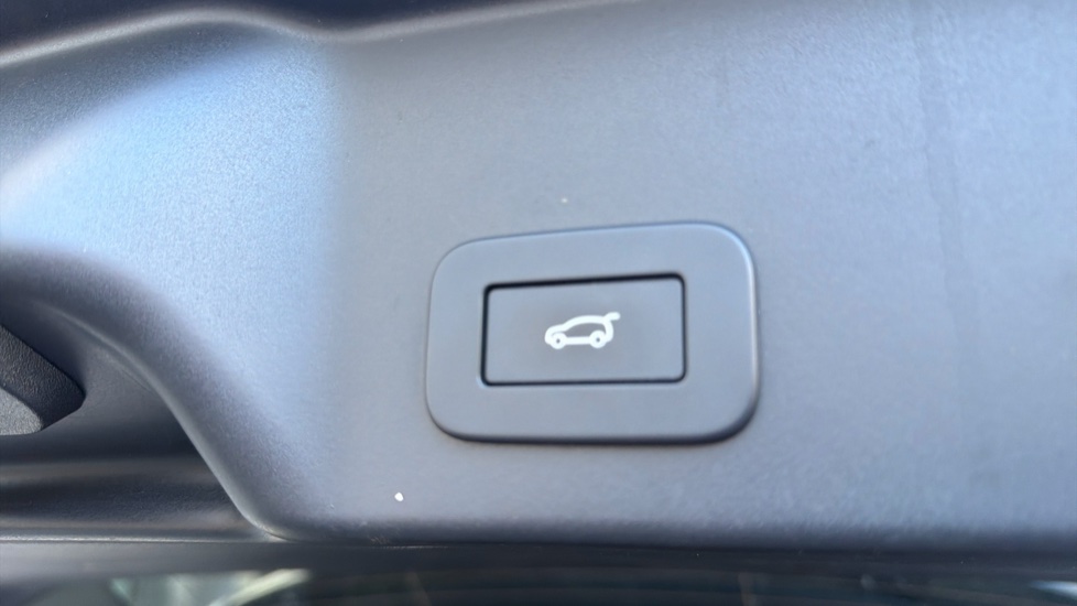 Land Rover Range Rover Evoque 2.0 D200 Dynamic HSE 5dr Auto Diesel Hatchback - Image 29