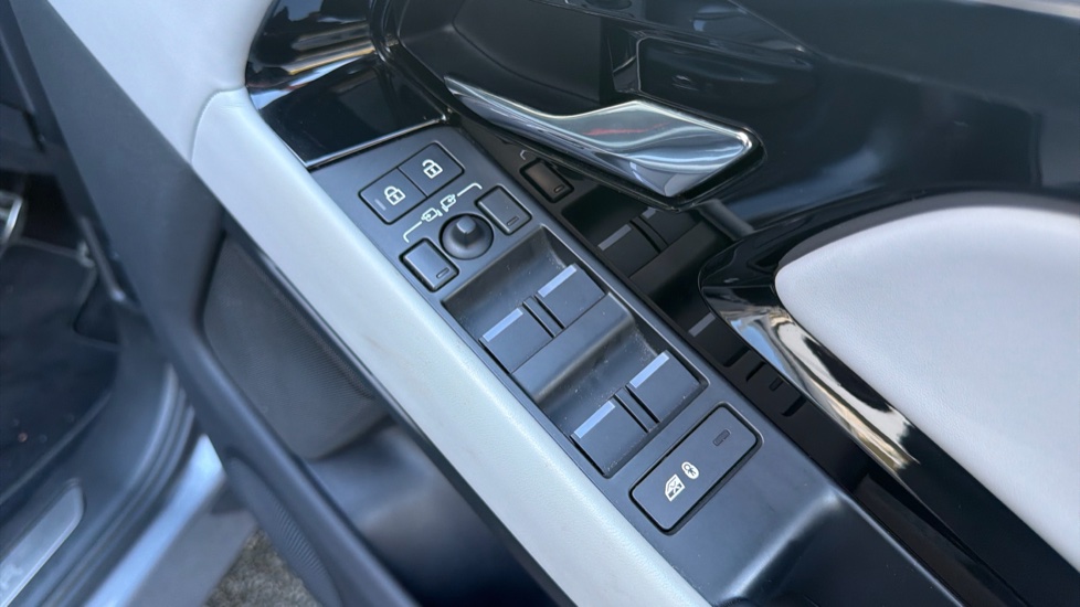 Land Rover Range Rover Evoque 2.0 D200 Dynamic HSE 5dr Auto Diesel Hatchback - Image 30