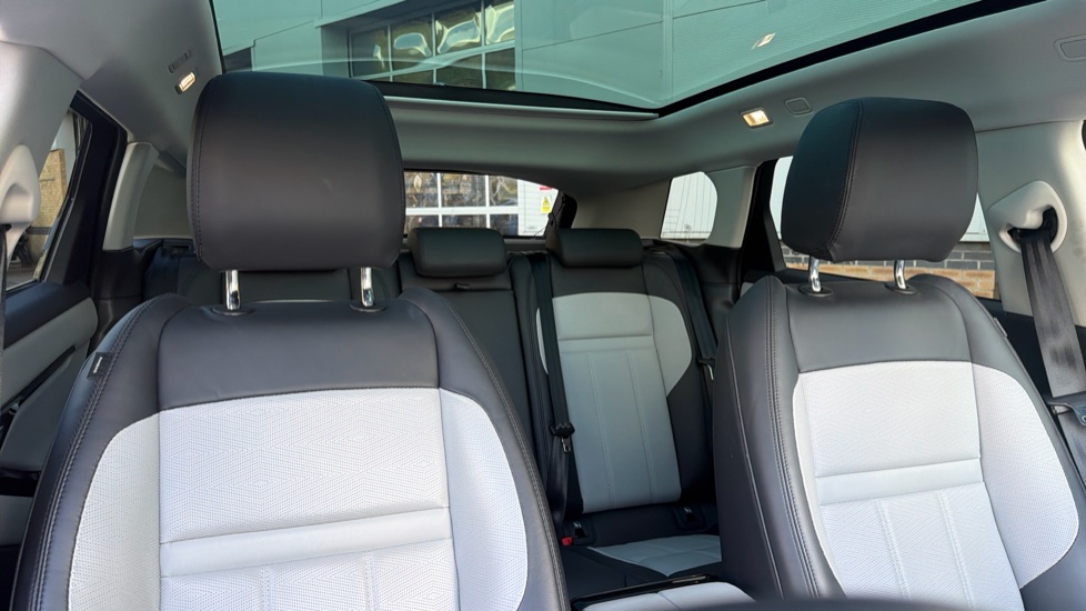 Land Rover Range Rover Evoque 2.0 D200 Dynamic HSE 5dr Auto Diesel Hatchback - Image 33