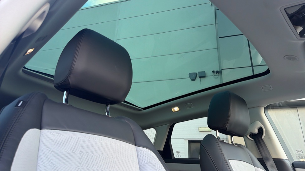 Land Rover Range Rover Evoque 2.0 D200 Dynamic HSE 5dr Auto Diesel Hatchback - Image 34