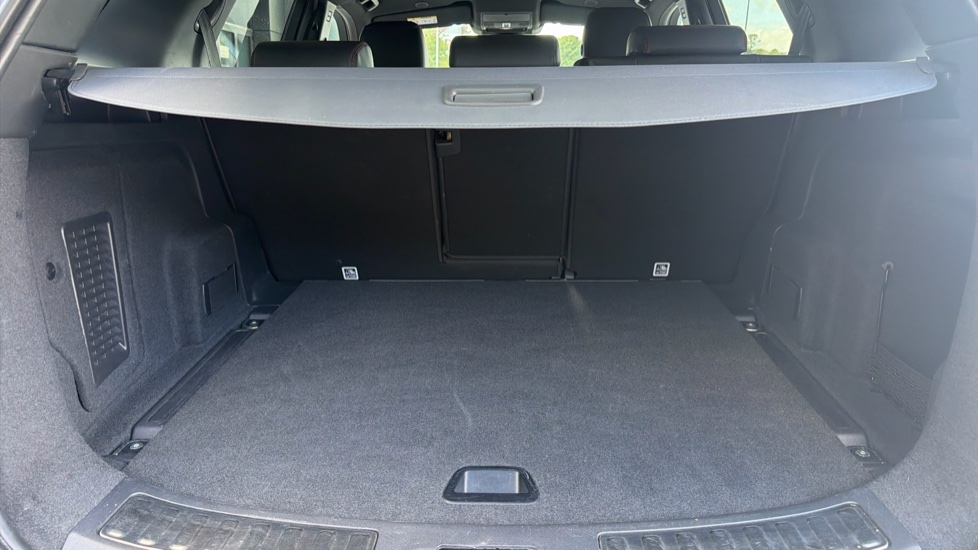 Land Rover Discovery Sport 1.5 P300e R-Dynamic HSE 5dr Auto [5 Seat] Station Wagon - Image 10