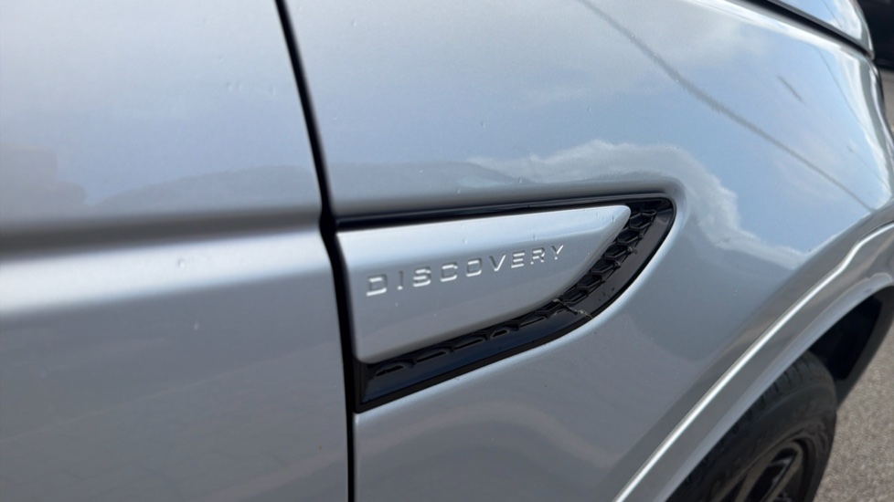 Land Rover Discovery Sport 1.5 P300e R-Dynamic HSE 5dr Auto [5 Seat] Station Wagon - Image 35