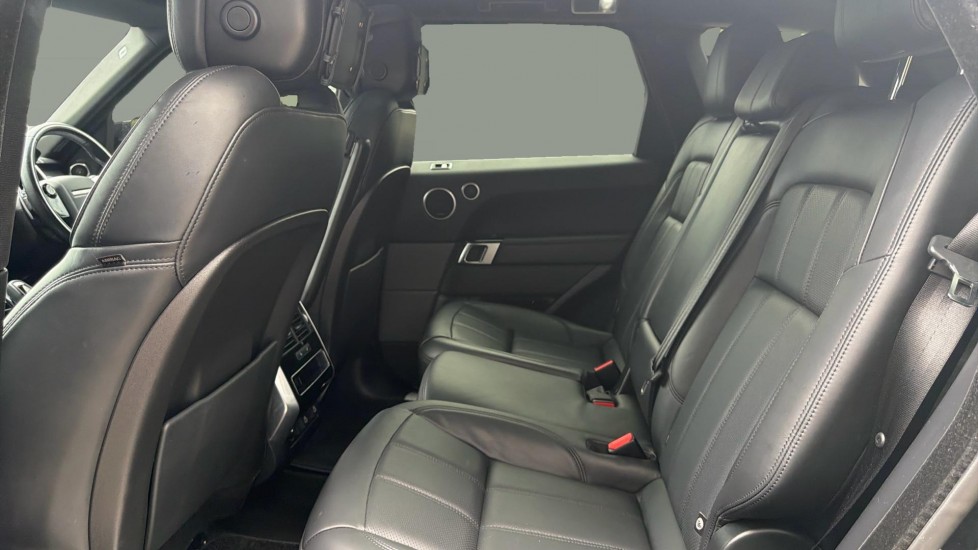 Land Rover Range Rover Sport 2.0 P400e HSE Dynamic Black 5dr Auto Estate - Image 4