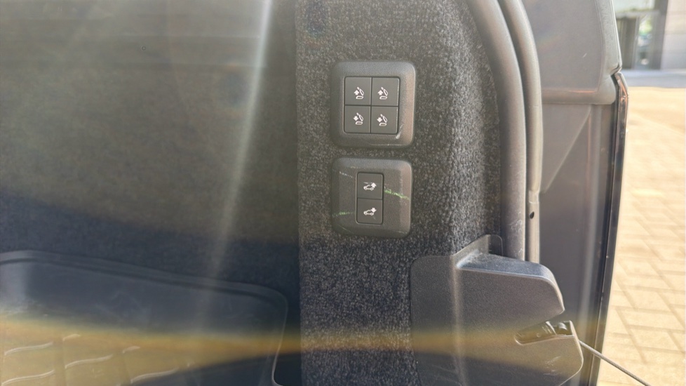 Land Rover Range Rover 3.0 D300 Westminster Black 4dr Auto Diesel Estate - Image 31