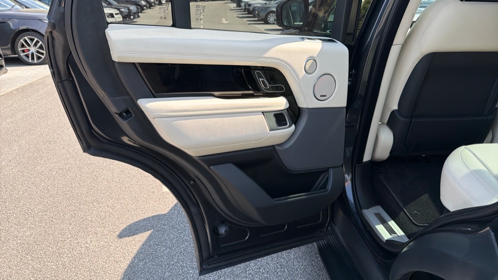 Land Rover Range Rover 3.0 D300 Westminster Black 4dr Auto Diesel Estate - Image 35