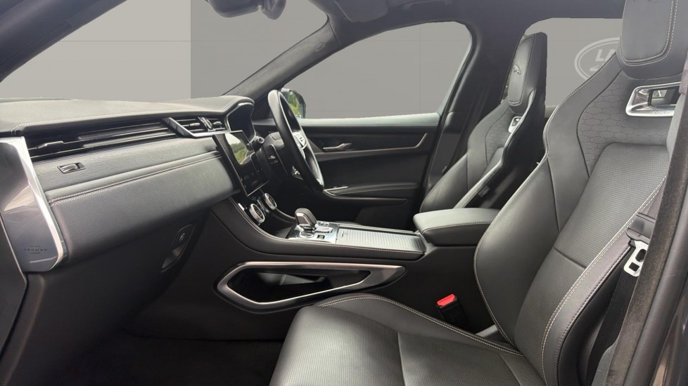 Jaguar F-Pace 2.0 D200 R-Dynamic HSE Black 5dr Auto AWD Diesel Estate - Image 3