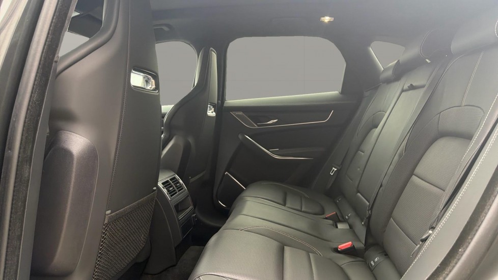 Jaguar F-Pace 2.0 D200 R-Dynamic HSE Black 5dr Auto AWD Diesel Estate - Image 4