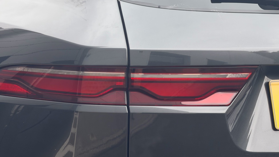 Jaguar F-Pace 2.0 D200 R-Dynamic HSE Black 5dr Auto AWD Diesel Estate - Image 19