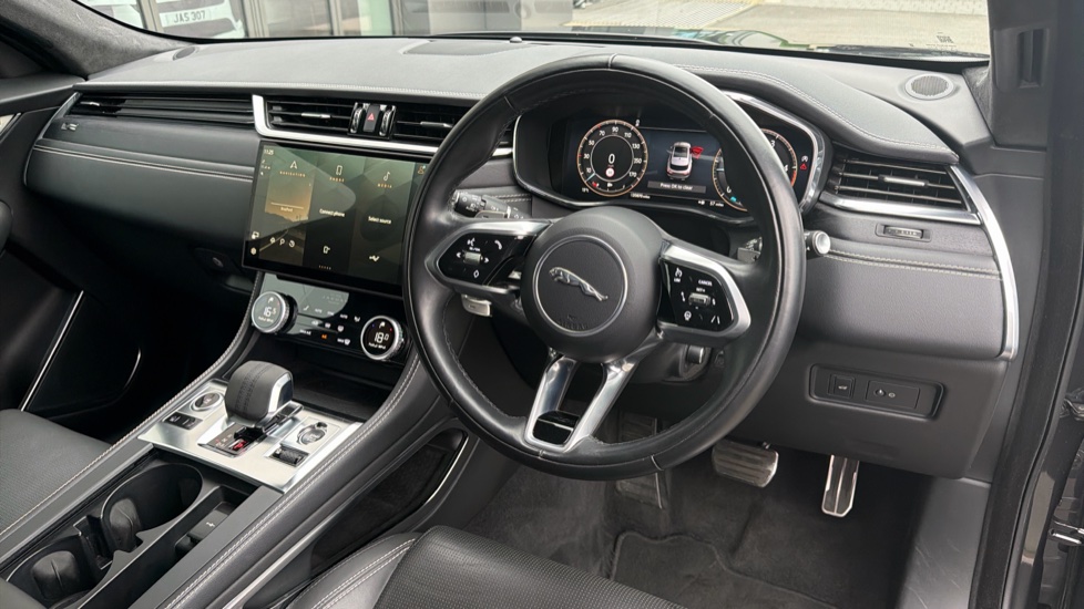 Jaguar F-Pace 2.0 D200 R-Dynamic HSE Black 5dr Auto AWD Diesel Estate - Image 32