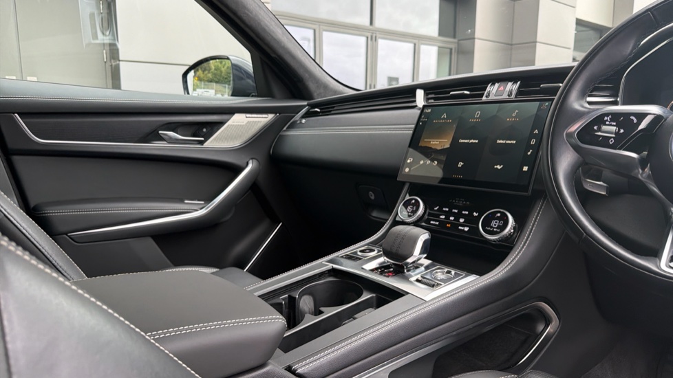 Jaguar F-Pace 2.0 D200 R-Dynamic HSE Black 5dr Auto AWD Diesel Estate - Image 33