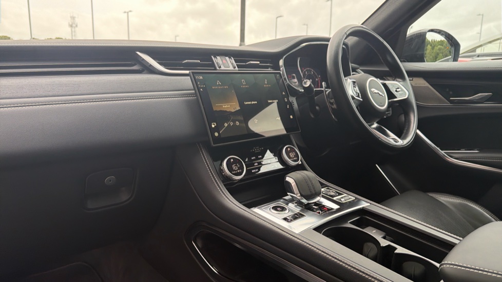 Jaguar F-Pace 2.0 D200 R-Dynamic HSE Black 5dr Auto AWD Diesel Estate - Image 39