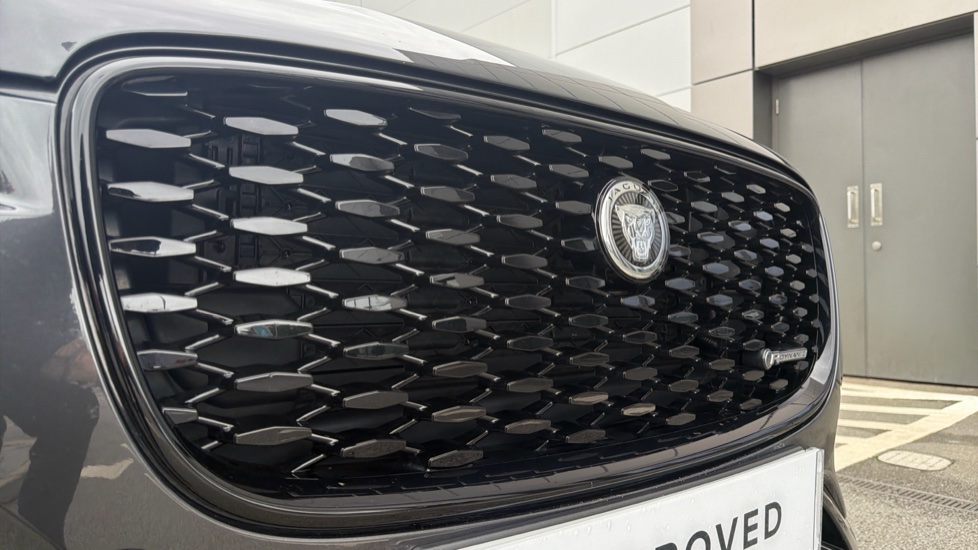 Jaguar F-Pace 2.0 D200 R-Dynamic HSE Black 5dr Auto AWD Diesel Estate - Image 42