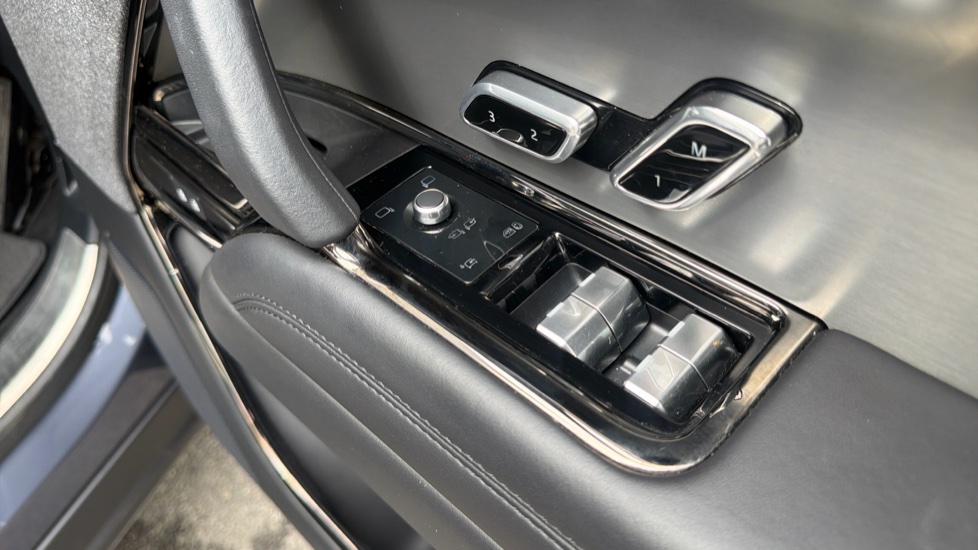 Land Rover Range Rover Sport 3.0 P440e Dynamic SE 5dr Auto Estate - Image 32
