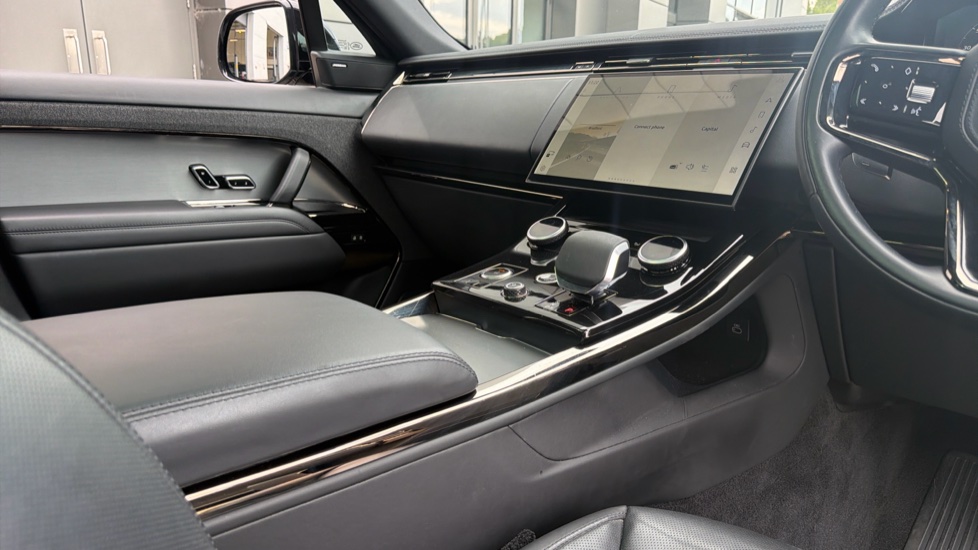 Land Rover Range Rover Sport 3.0 P440e Dynamic SE 5dr Auto Estate - Image 37