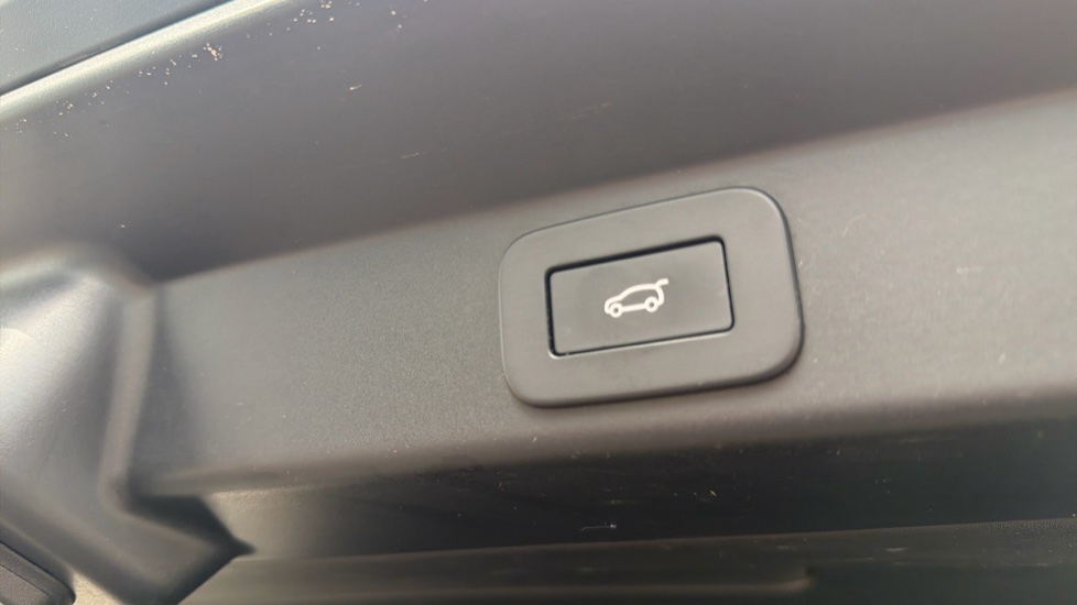 Land Rover Range Rover Sport 3.0 P440e Dynamic SE 5dr Auto Estate - Image 44