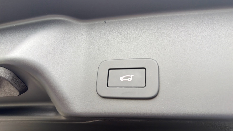 Land Rover Range Rover Evoque 2.0 D200 R-Dynamic HSE 5dr Auto Diesel Hatchback - Image 24