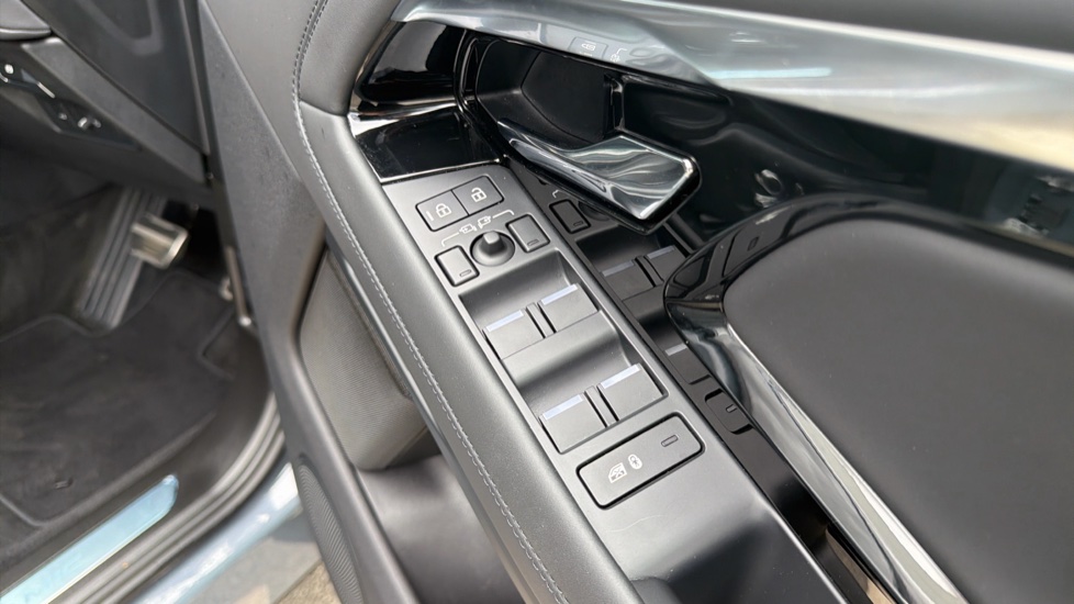 Land Rover Range Rover Evoque 2.0 D200 R-Dynamic HSE 5dr Auto Diesel Hatchback - Image 27