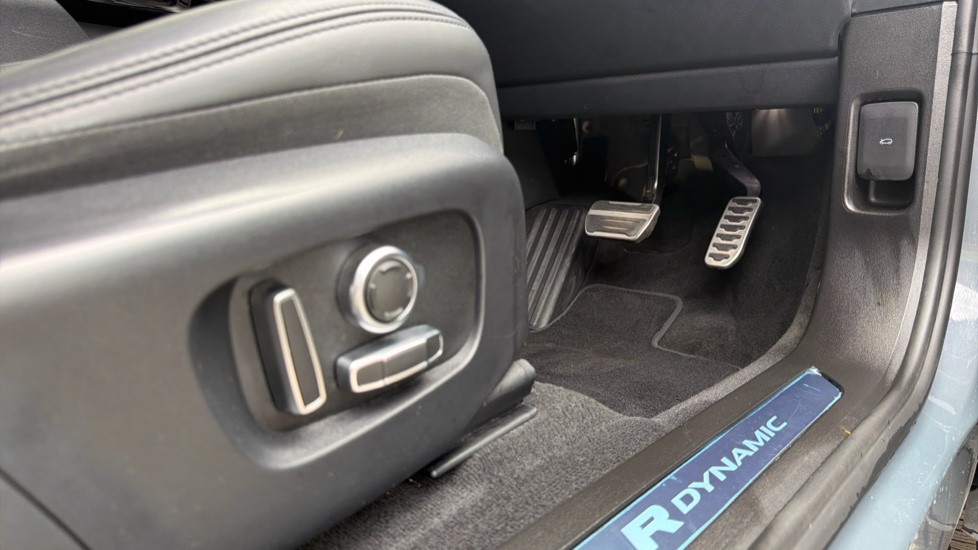 Land Rover Range Rover Evoque 2.0 D200 R-Dynamic HSE 5dr Auto Diesel Hatchback - Image 29