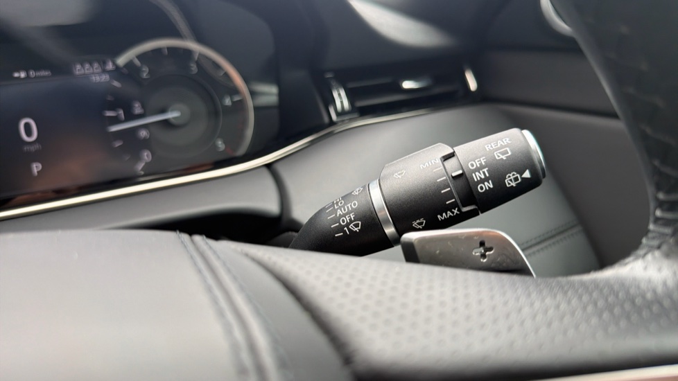 Land Rover Range Rover Evoque 2.0 D200 R-Dynamic HSE 5dr Auto Diesel Hatchback - Image 37