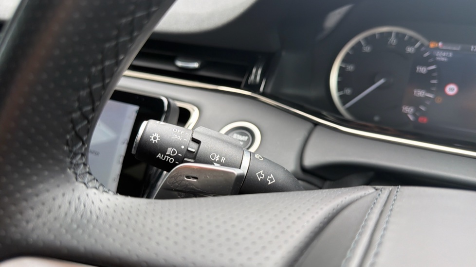 Land Rover Range Rover Evoque 2.0 D200 R-Dynamic HSE 5dr Auto Diesel Hatchback - Image 38