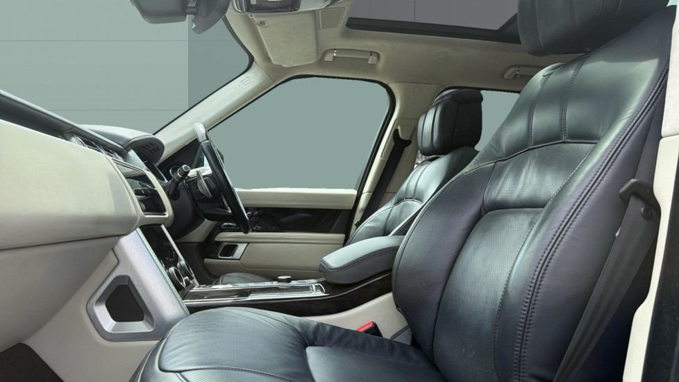 Land Rover Range Rover 2.0 P400e Autobiography 4dr Auto Estate - Image 3
