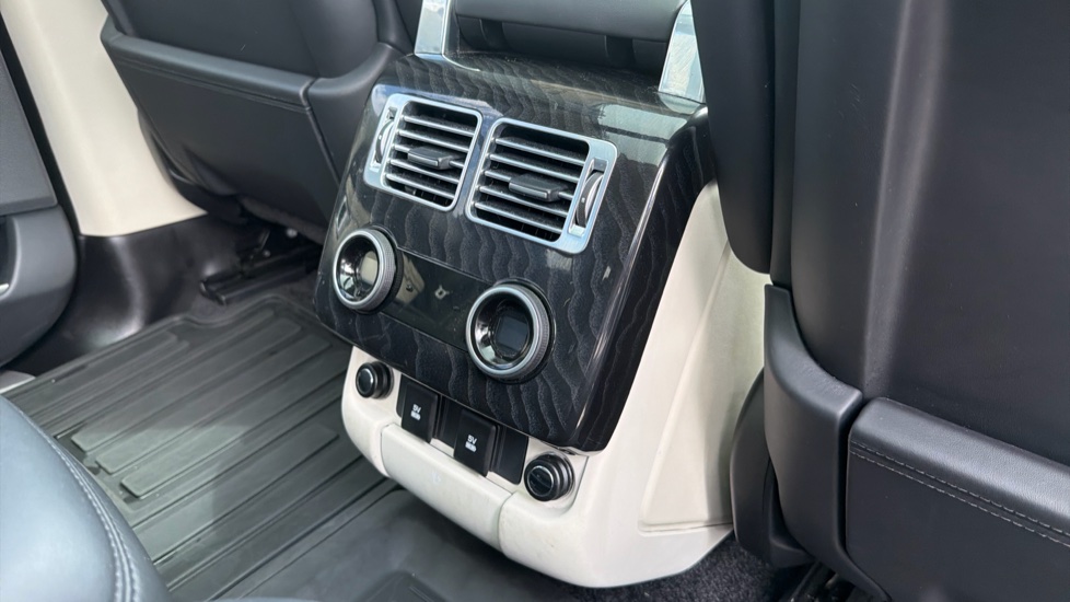 Land Rover Range Rover 2.0 P400e Autobiography 4dr Auto Estate - Image 18