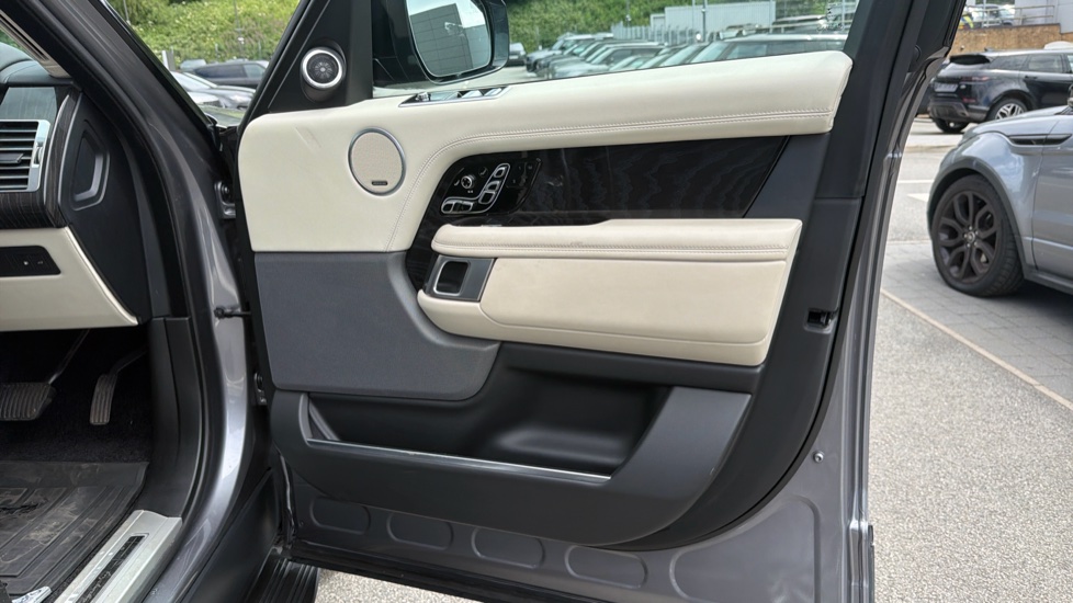 Land Rover Range Rover 2.0 P400e Autobiography 4dr Auto Estate - Image 20