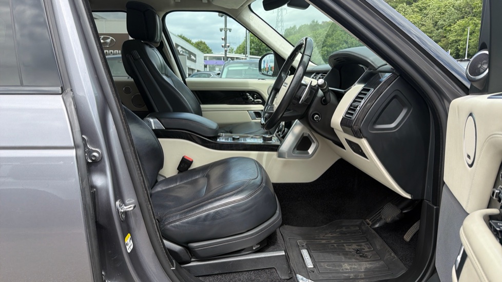 Land Rover Range Rover 2.0 P400e Autobiography 4dr Auto Estate - Image 23