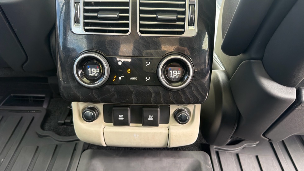 Land Rover Range Rover 2.0 P400e Autobiography 4dr Auto Estate - Image 25