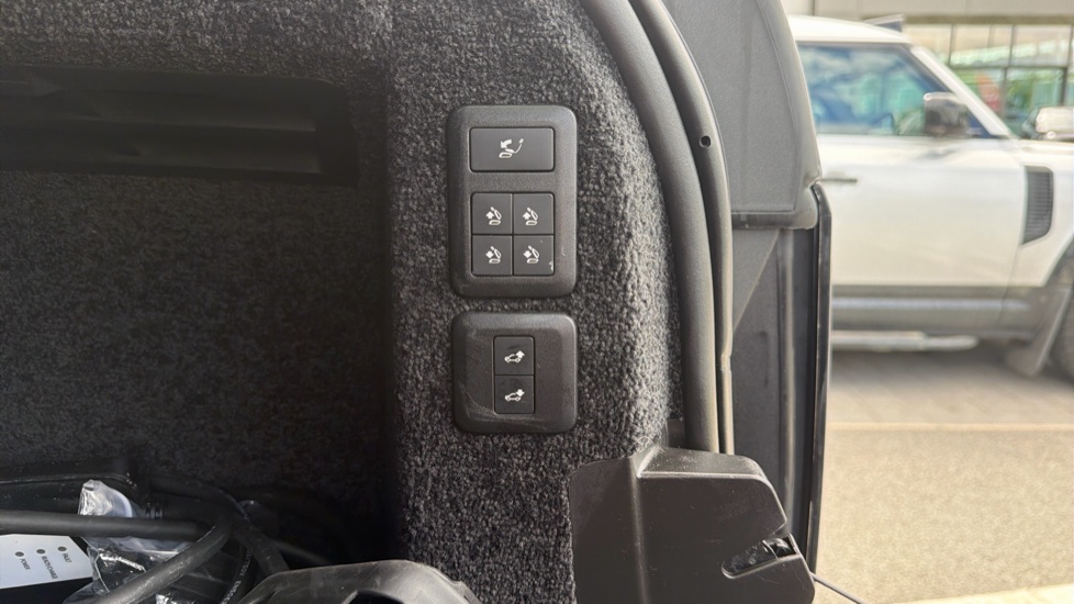 Land Rover Range Rover 2.0 P400e Autobiography 4dr Auto Estate - Image 29