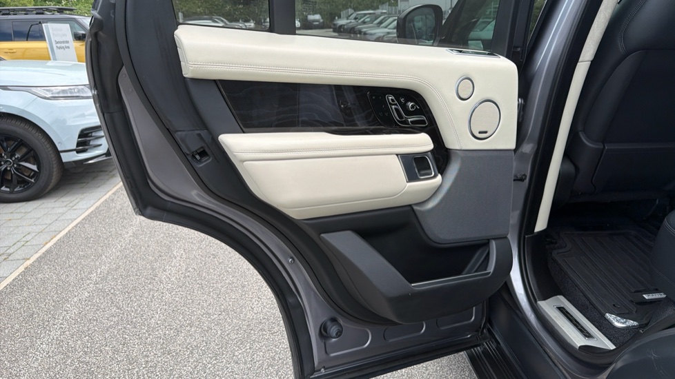 Land Rover Range Rover 2.0 P400e Autobiography 4dr Auto Estate - Image 31
