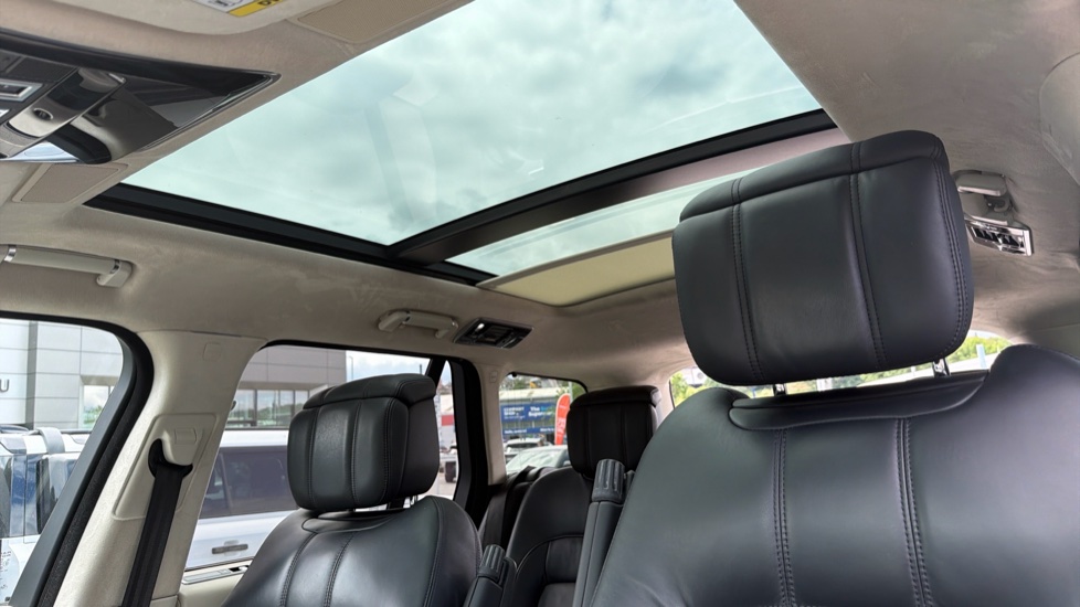 Land Rover Range Rover 2.0 P400e Autobiography 4dr Auto Estate - Image 33