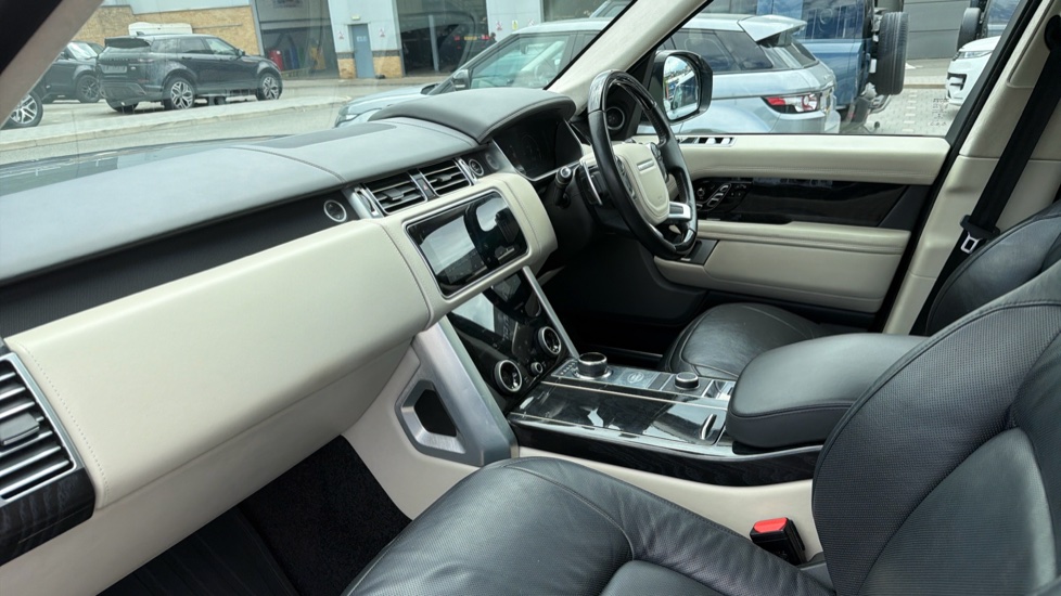 Land Rover Range Rover 2.0 P400e Autobiography 4dr Auto Estate - Image 36