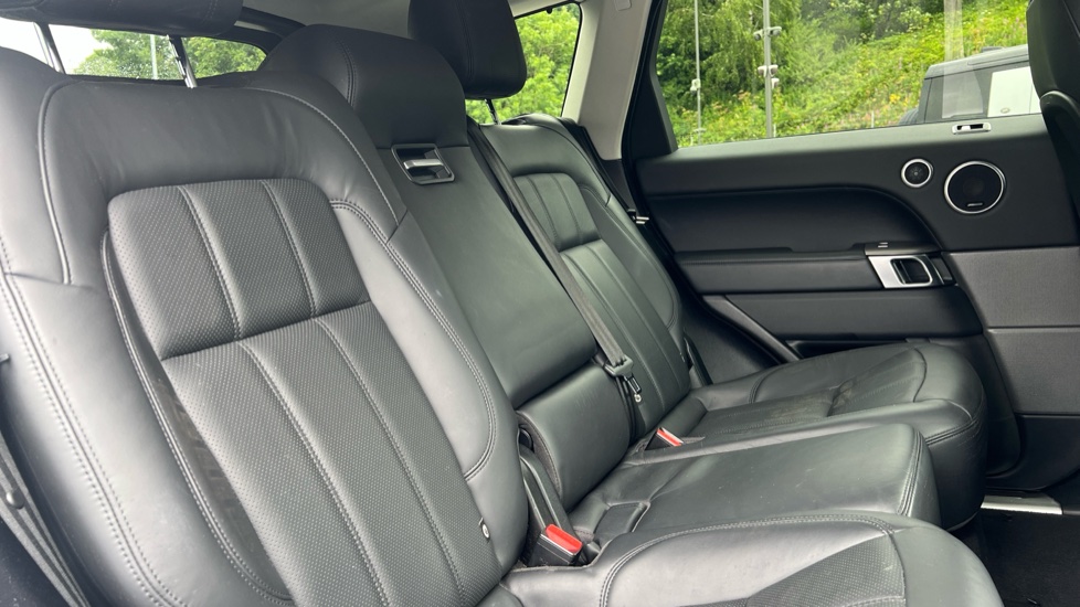 Land Rover Range Rover Sport 3.0 SDV6 HSE 5dr Auto [7 Seat] Diesel Estate - Image 32