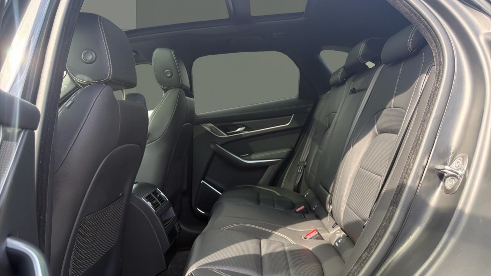 Jaguar F-Pace 2.0 D200 R-Dynamic Black 5dr Auto AWD Diesel Estate - Image 4