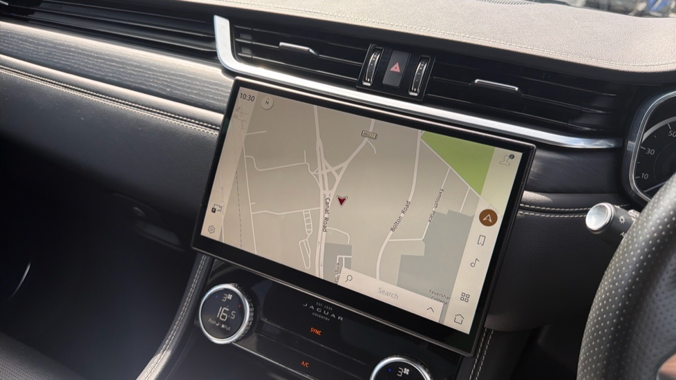 Jaguar F-Pace 2.0 D200 R-Dynamic Black 5dr Auto AWD Diesel Estate - Image 11