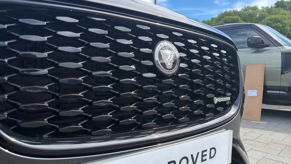 Jaguar F-Pace 2.0 D200 R-Dynamic Black 5dr Auto AWD Diesel Estate - Image 35