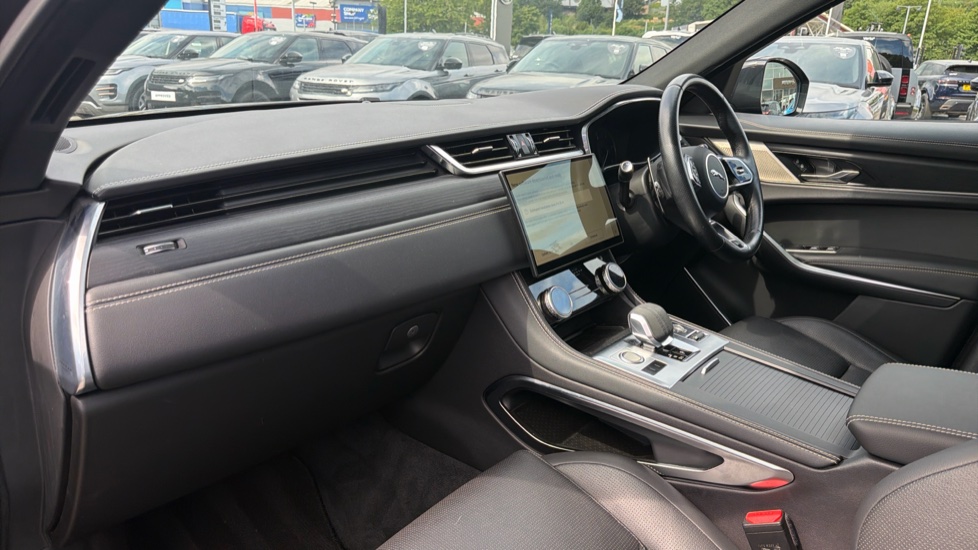 Jaguar F-Pace 2.0 D200 R-Dynamic Black 5dr Auto AWD Diesel Estate - Image 36