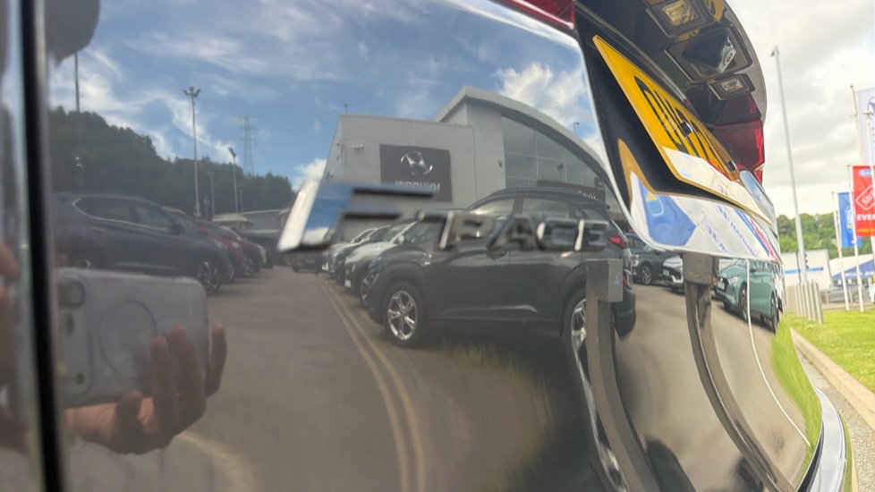 Jaguar F-Pace 2.0 D200 R-Dynamic Black 5dr Auto AWD Diesel Estate - Image 37