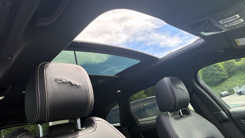 Jaguar F-Pace 2.0 D200 R-Dynamic Black 5dr Auto AWD Diesel Estate - Image 44