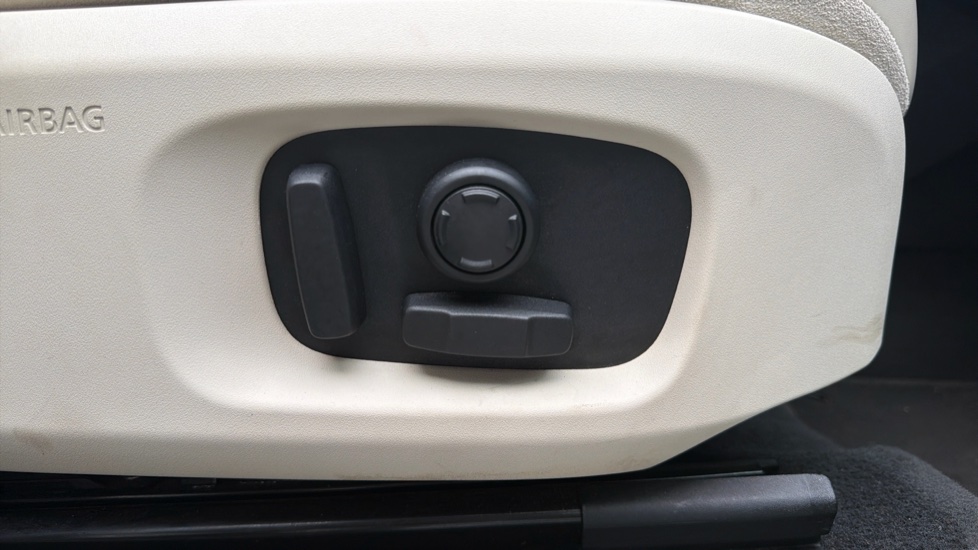 Land Rover Range Rover Evoque 2.0 TD4 HSE Dynamic Lux 5dr Auto Diesel Hatchback - Image 31