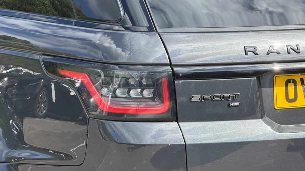 Land Rover Range Rover Sport 3.0 D300 HSE Dynamic Black 5dr Auto Diesel Estate - Image 19