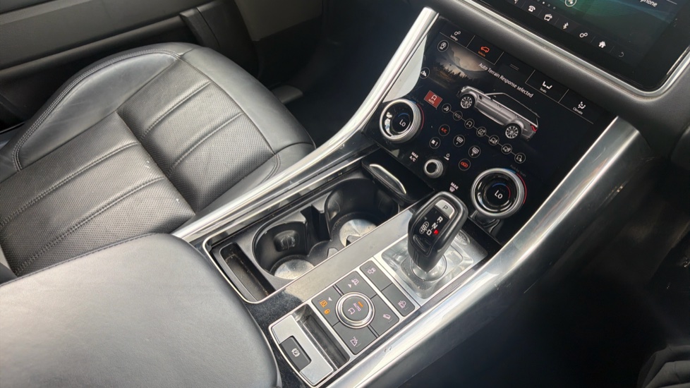 Land Rover Range Rover Sport 3.0 D300 HSE Dynamic Black 5dr Auto Diesel Estate - Image 28