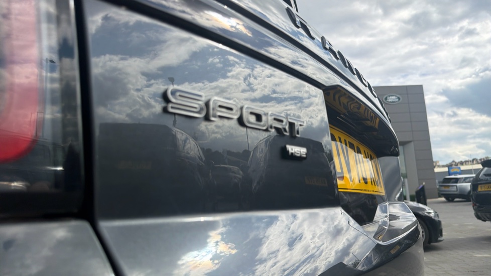 Land Rover Range Rover Sport 3.0 D300 HSE Dynamic Black 5dr Auto Diesel Estate - Image 32