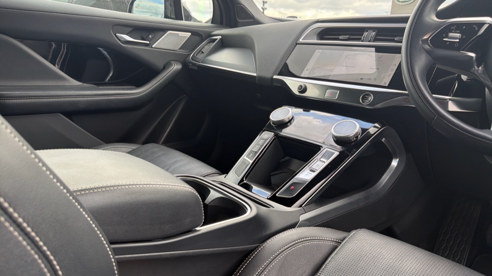 Jaguar I-Pace 294kW EV400 R-Dynamic SE Black 90kWh 5dr Auto Electric Estate - Image 25