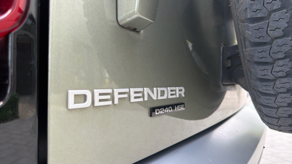 Land Rover Defender 2.0 D240 HSE 110 5dr Auto [6 Seat] Diesel Estate - Image 34