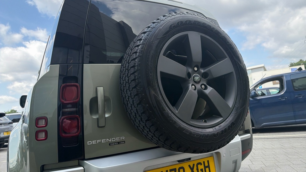 Land Rover Defender 2.0 D240 HSE 110 5dr Auto [6 Seat] Diesel Estate - Image 35