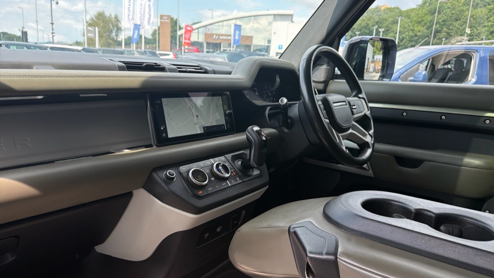 Land Rover Defender 2.0 D240 HSE 110 5dr Auto [6 Seat] Diesel Estate - Image 36