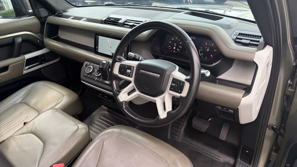 Land Rover Defender 2.0 D240 HSE 110 5dr Auto [6 Seat] Diesel Estate - Image 41
